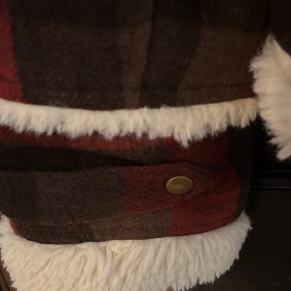 Stylish Plaid Pea Coat with Sherpa Trim - Picture 6 of 7